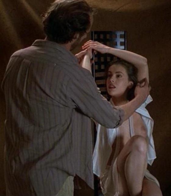 16P Alyssa Milano Nude showing big tits and exposed pussy