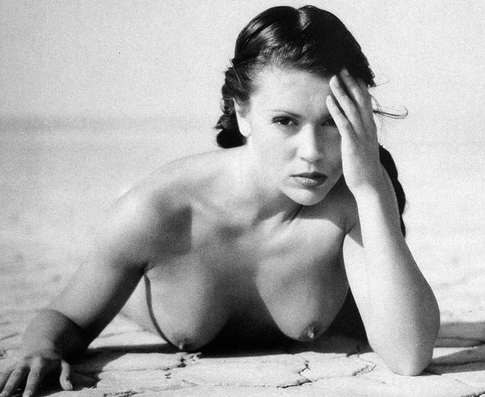 16P Alyssa Milano Nude showing big tits and exposed pussy