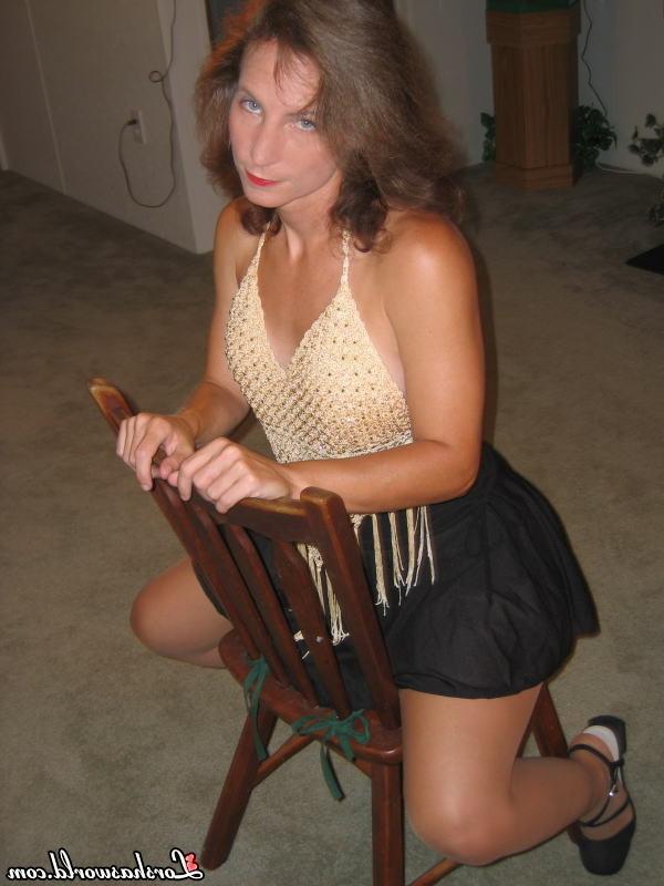 16P Clubbing housewife swinger