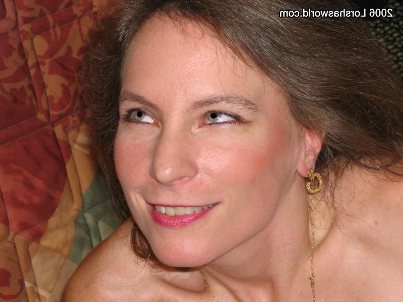 18P Submissive housewife swings while hub films