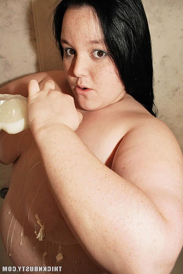 18P Brunette bbw getting messy in the shower