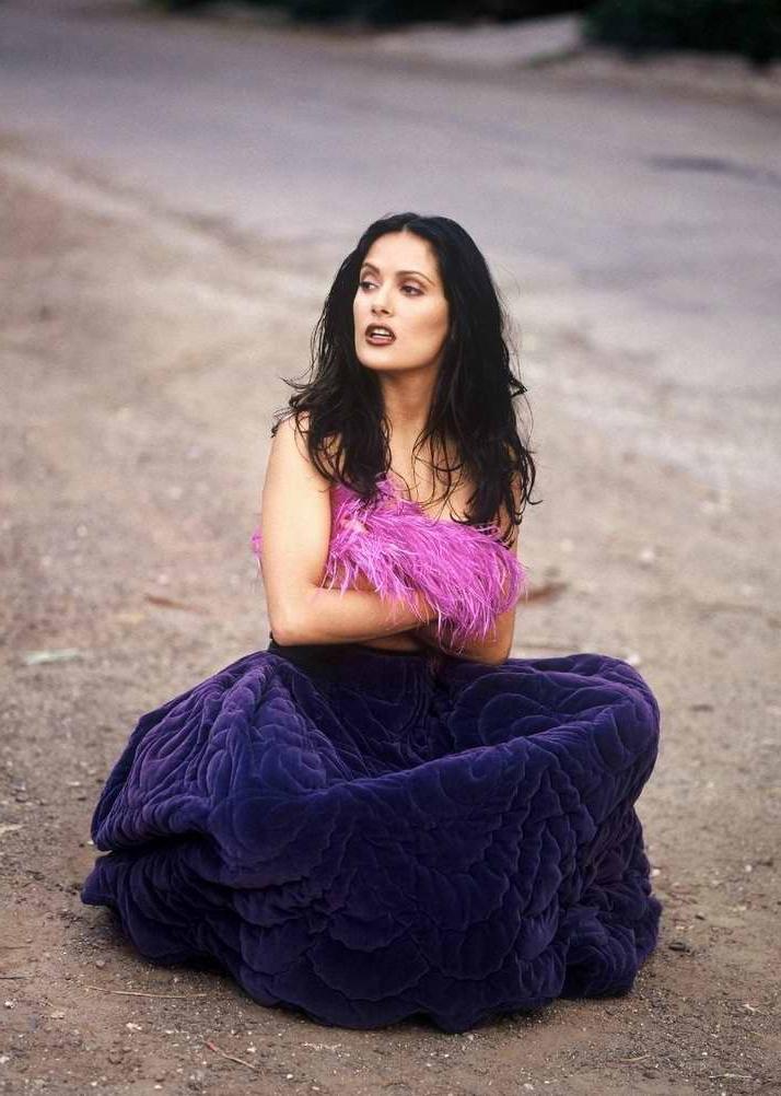 16P Hot Salma Hayek big boob celebrity
