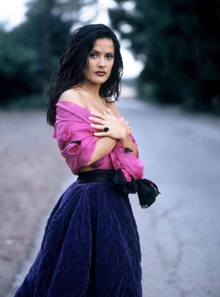 16P Hot Salma Hayek big boob celebrity