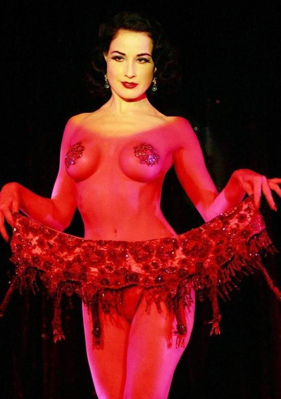 16P Dita Von Teese Nude With Pussy