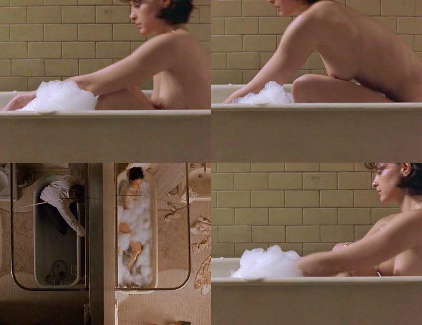 18P Brunette actress Ashley Judds perfect perky tits exposed