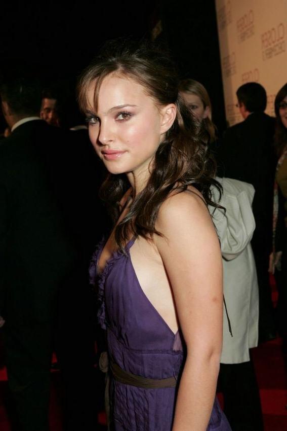 18P Celeb Natalie Portman exposing her perfect ass and tiny tits