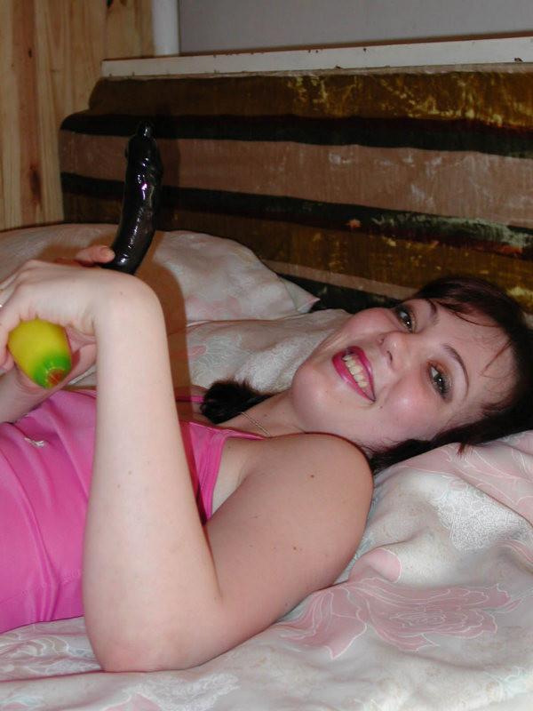 20P Horny amateur riding plastic banana