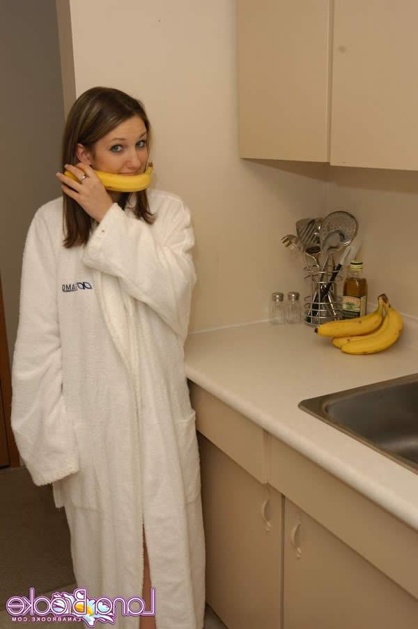 15P Busty brunette deep throats a banana