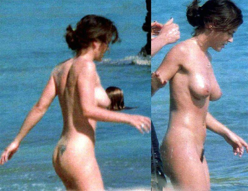 16P Busty celebrity Alyssa Milano showing off her perky tits