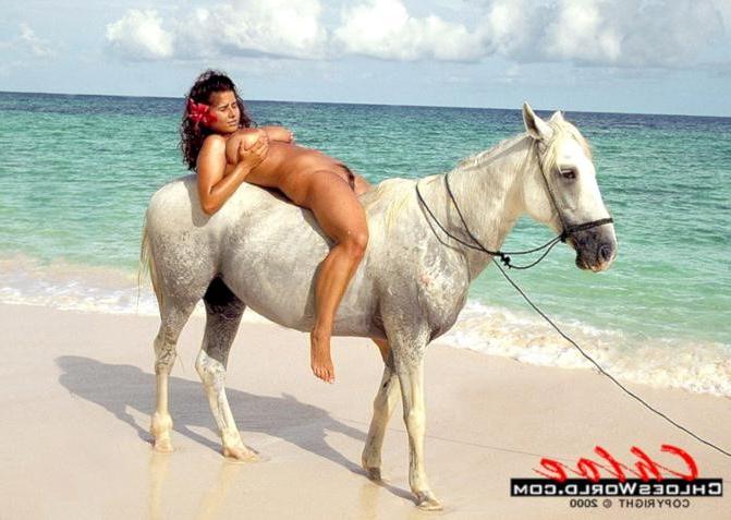 10P Busty babe on an exotic island