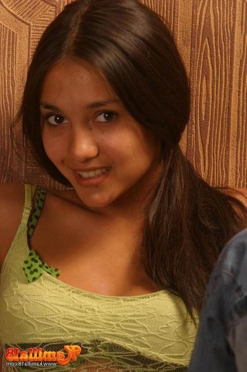 17P Tanned teenie in sexy underwear exposes herself