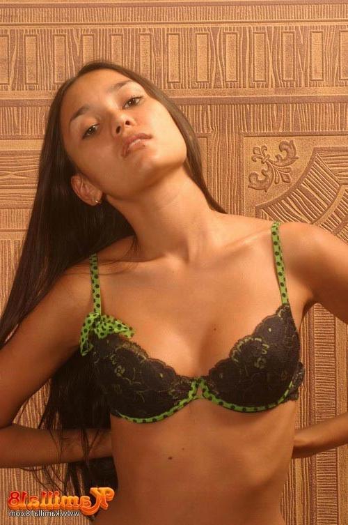 17P Tanned teenie in sexy underwear exposes herself