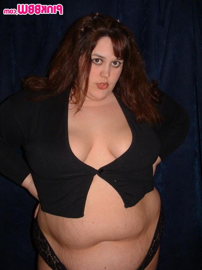 16P Sultry brunette bbw performing exotic striptease