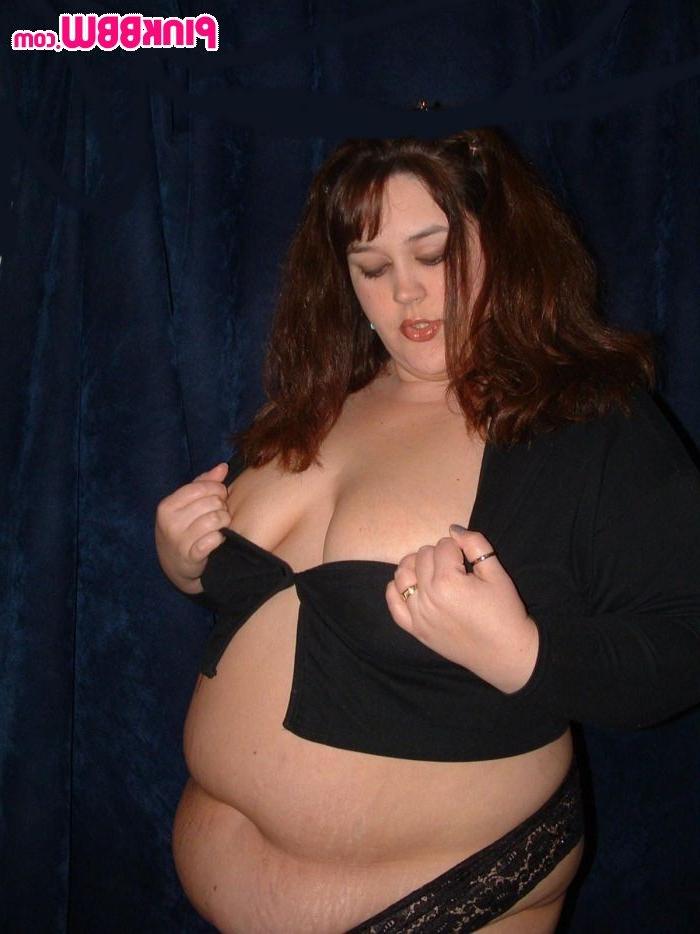 16P Sultry brunette bbw performing exotic striptease