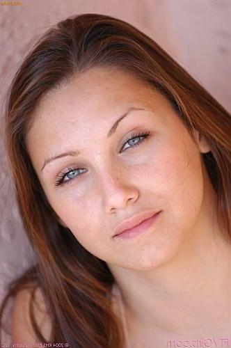 25P Brunette sexual exposing insertion