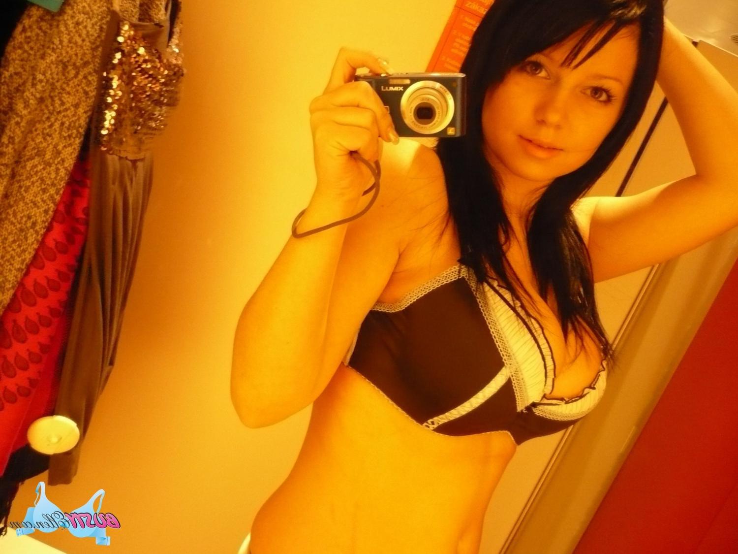 16P Big natural boob girl selfshots