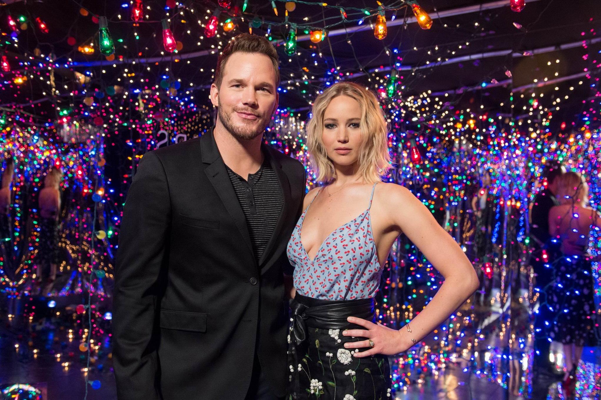 16P Jennifer Lawrence braless showing huge cleavage
