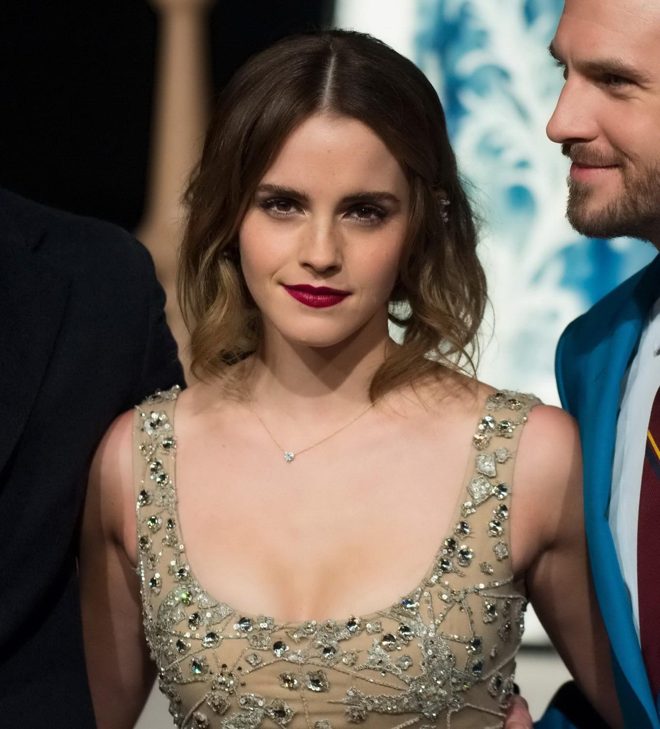 16P Emma Watson busty in a low cut lace dress