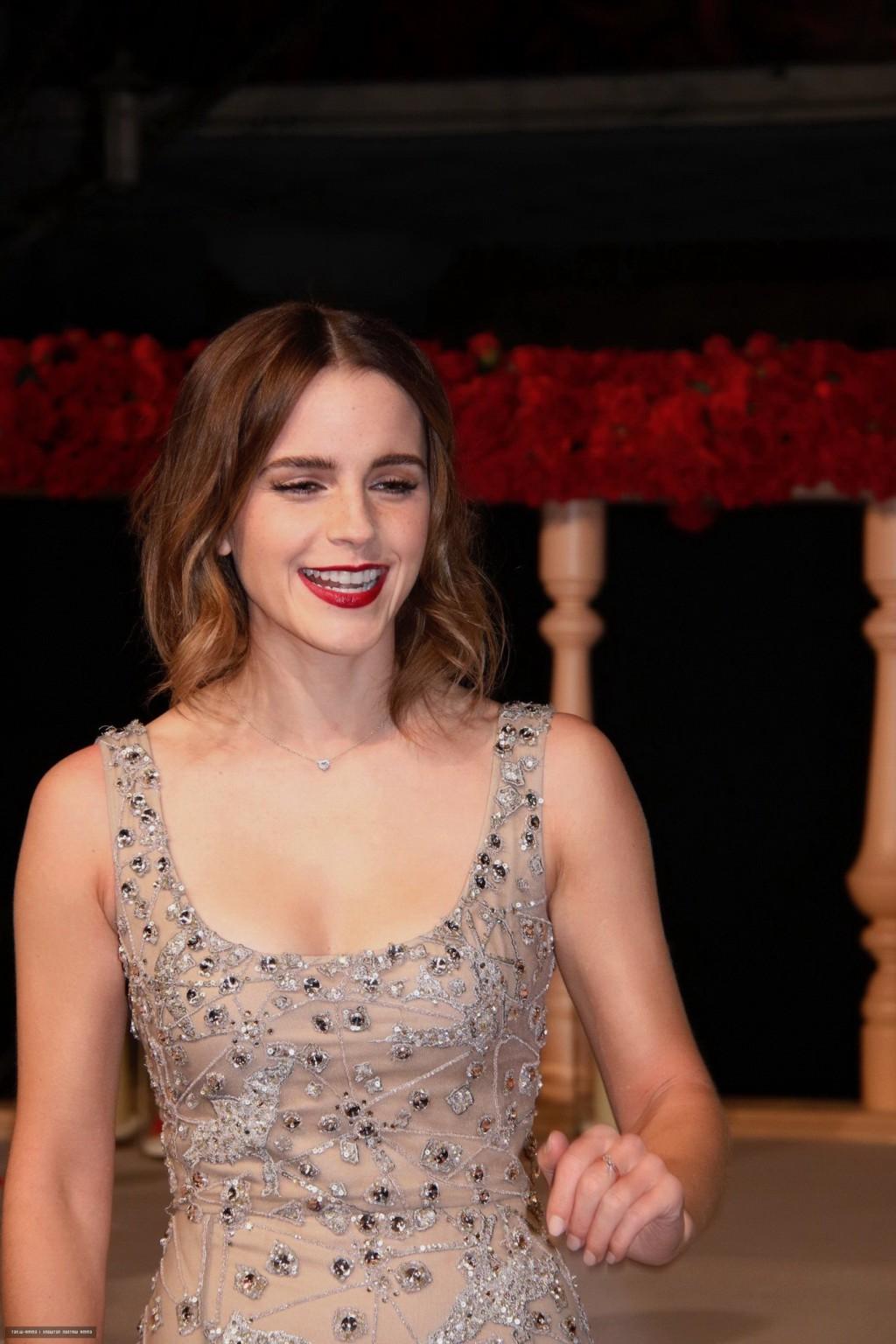 16P Emma Watson busty in a low cut lace dress