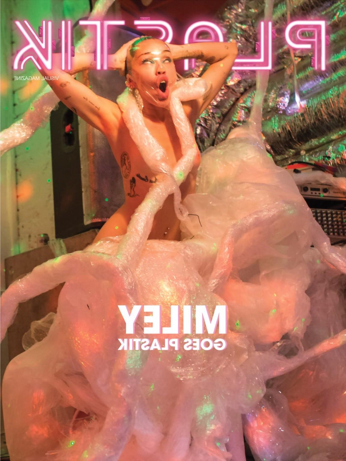 16P Miley Cyrus shows off her boobs and pussy