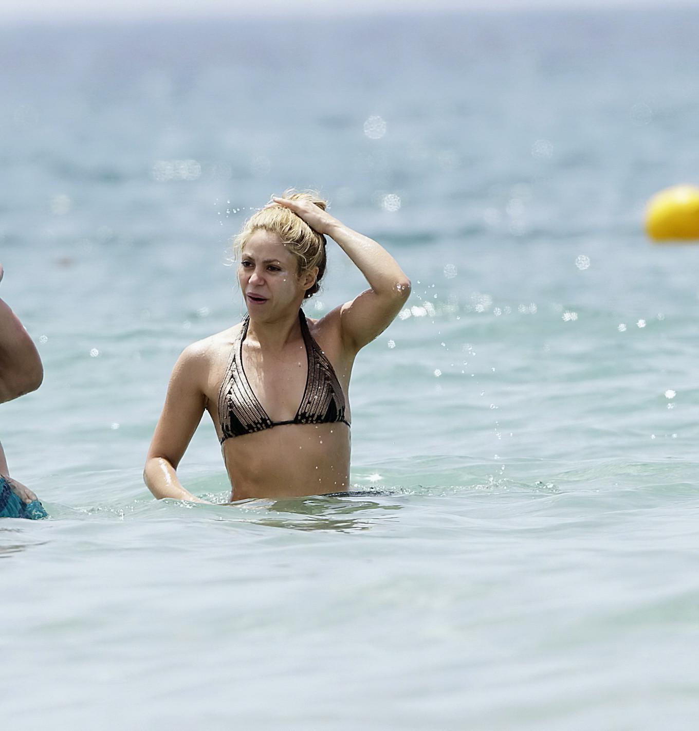 16P Shakira in a skimpy thong bikini at the beach