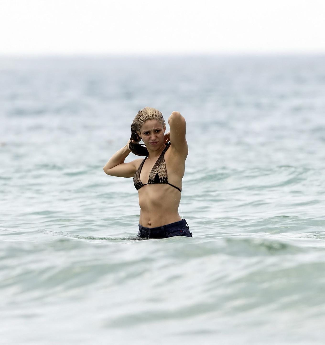 16P Shakira in a skimpy thong bikini at the beach