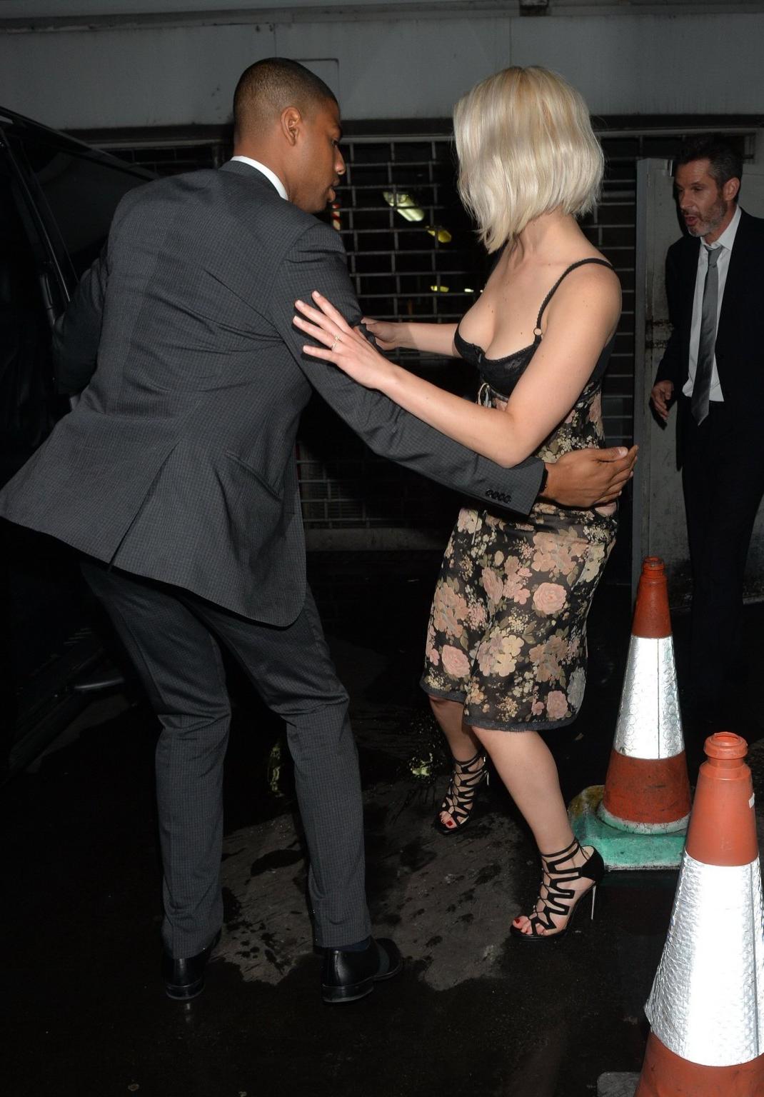 16P Jennifer Lawrence cleavy showing her big boobs