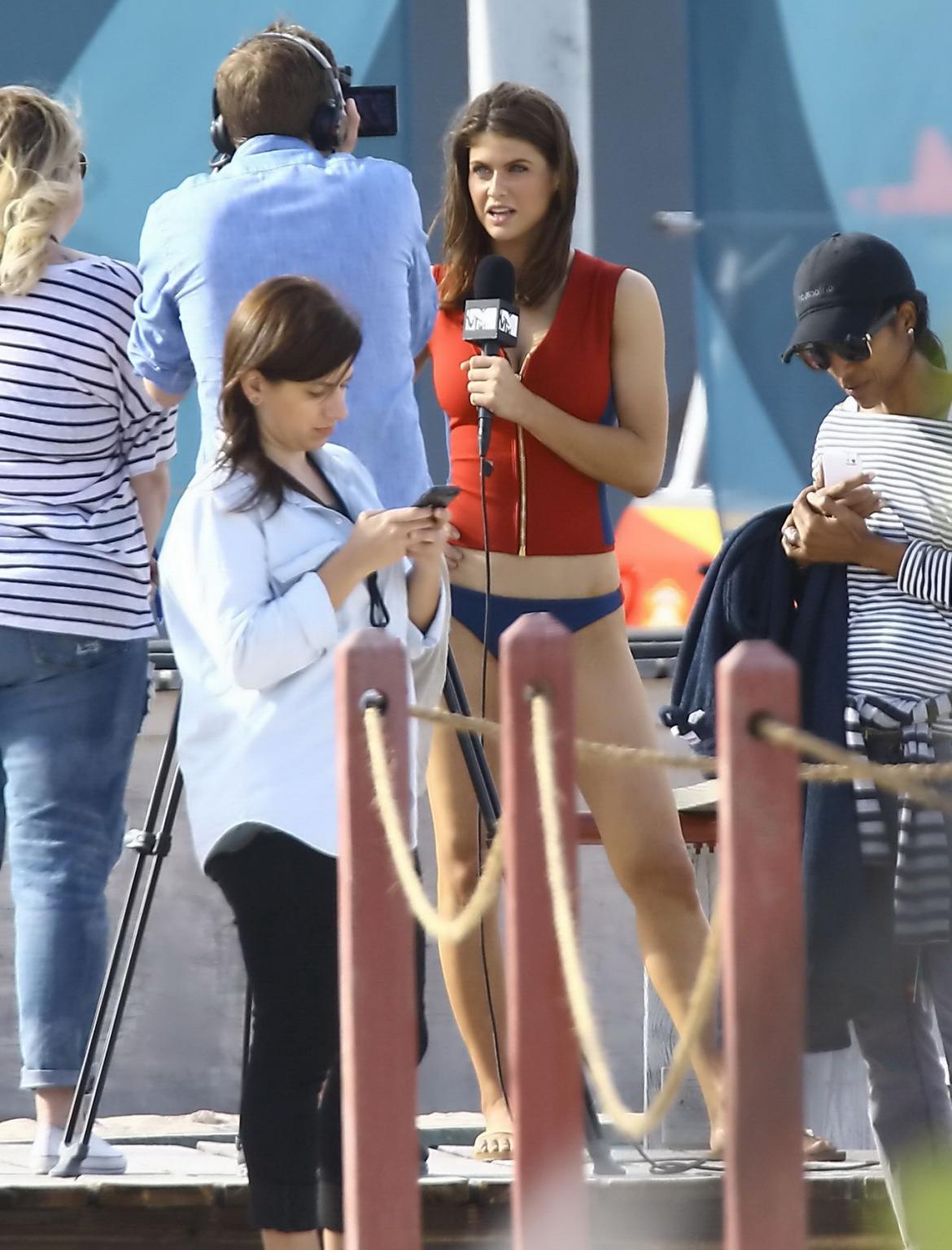 16P Alexandra Daddario displaying her hot bikini ass