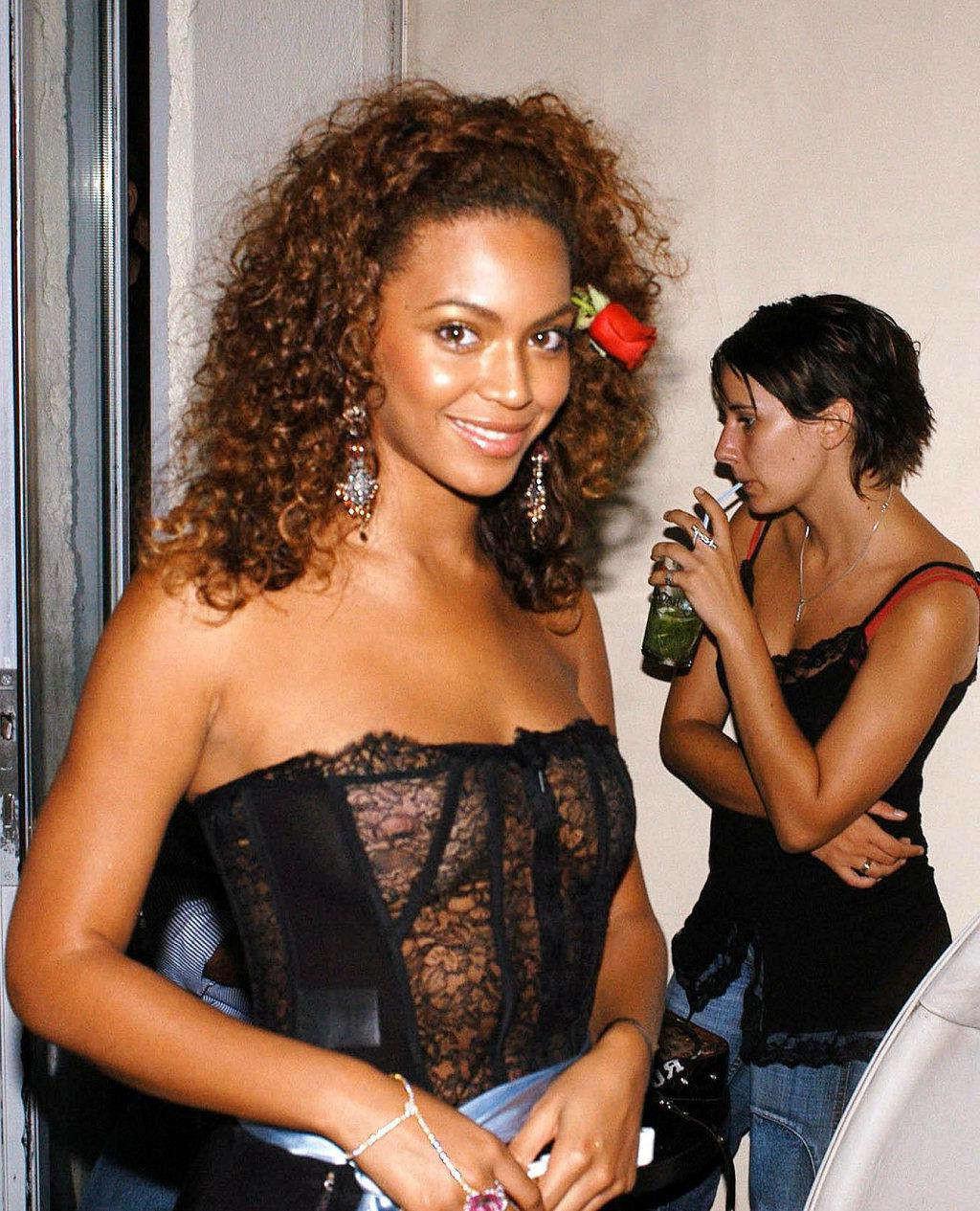 16P Hottest Collection Of Celebrity Oops