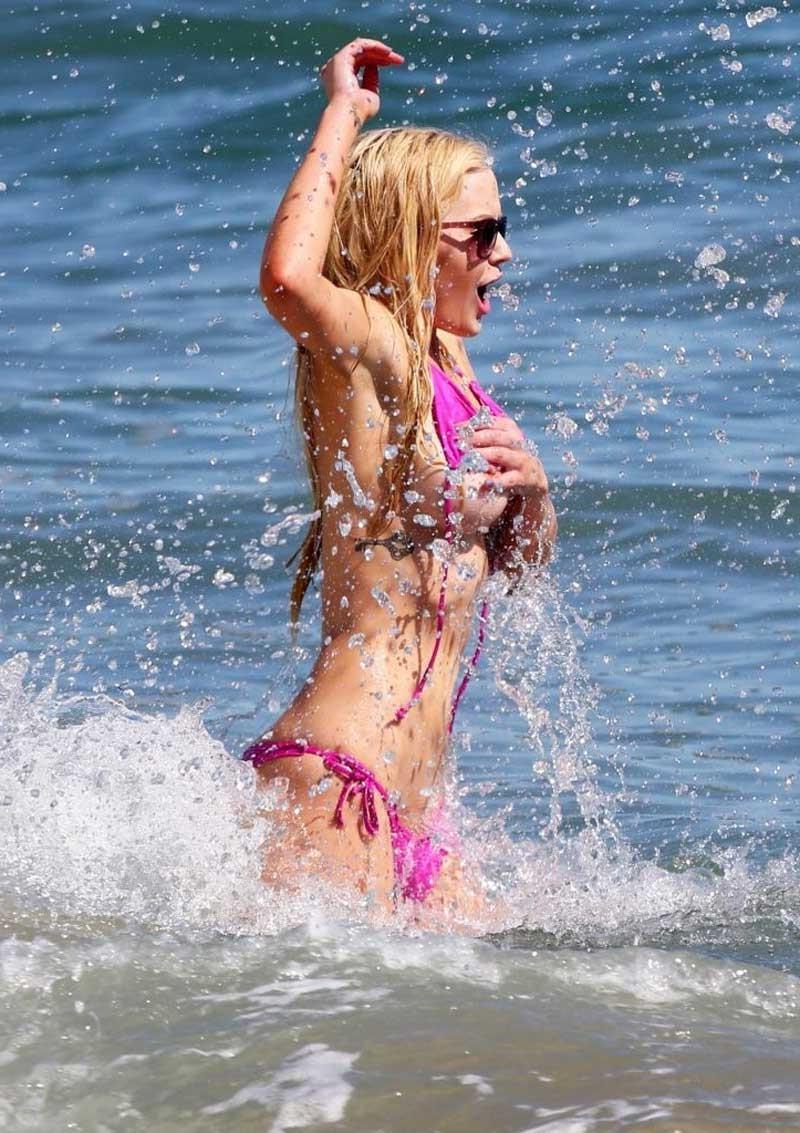 16P Celeb oops nipslips and upskirts 