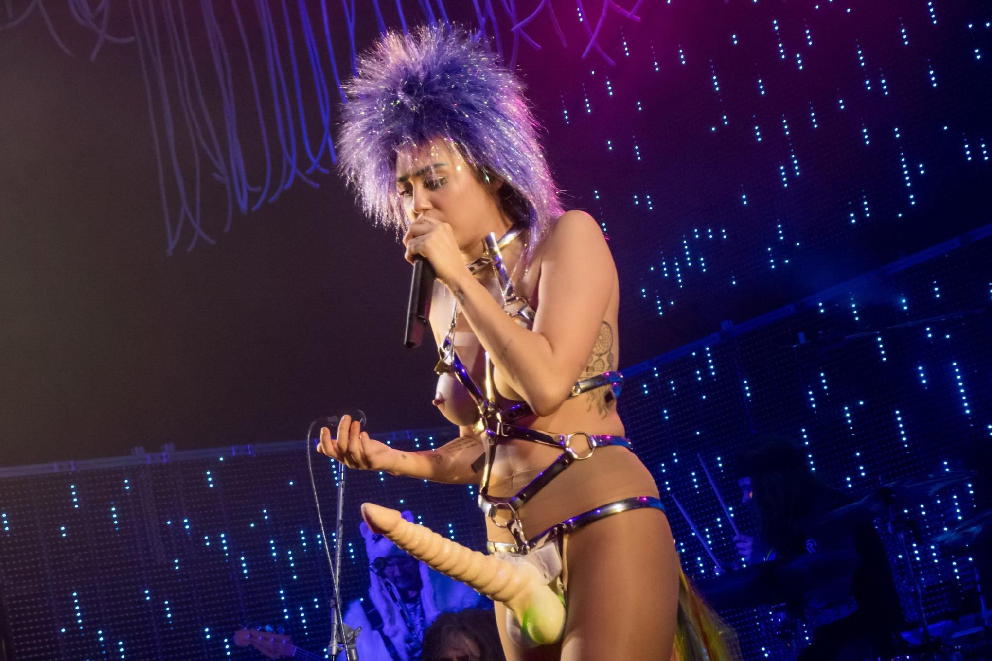 16P Miley Cyrus with plastic boobs vagina and huge dildo