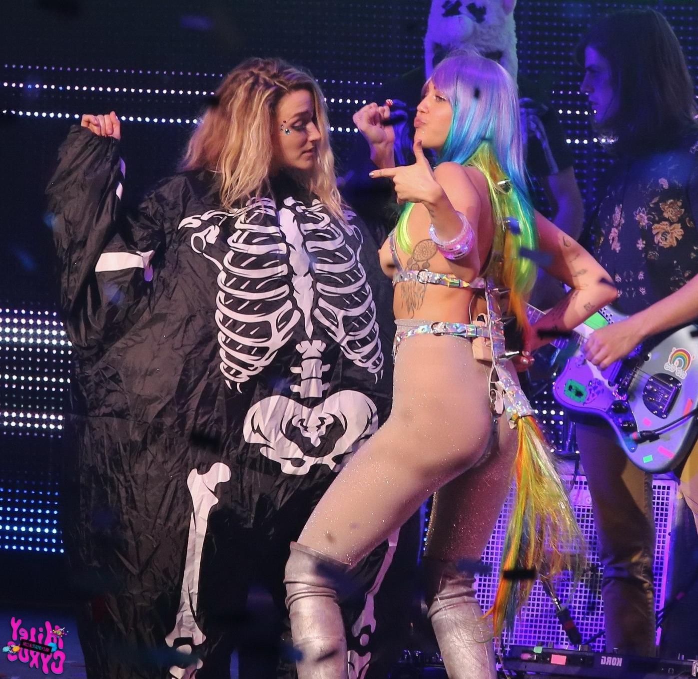 16P Miley Cyrus with plastic boobs vagina and huge dildo