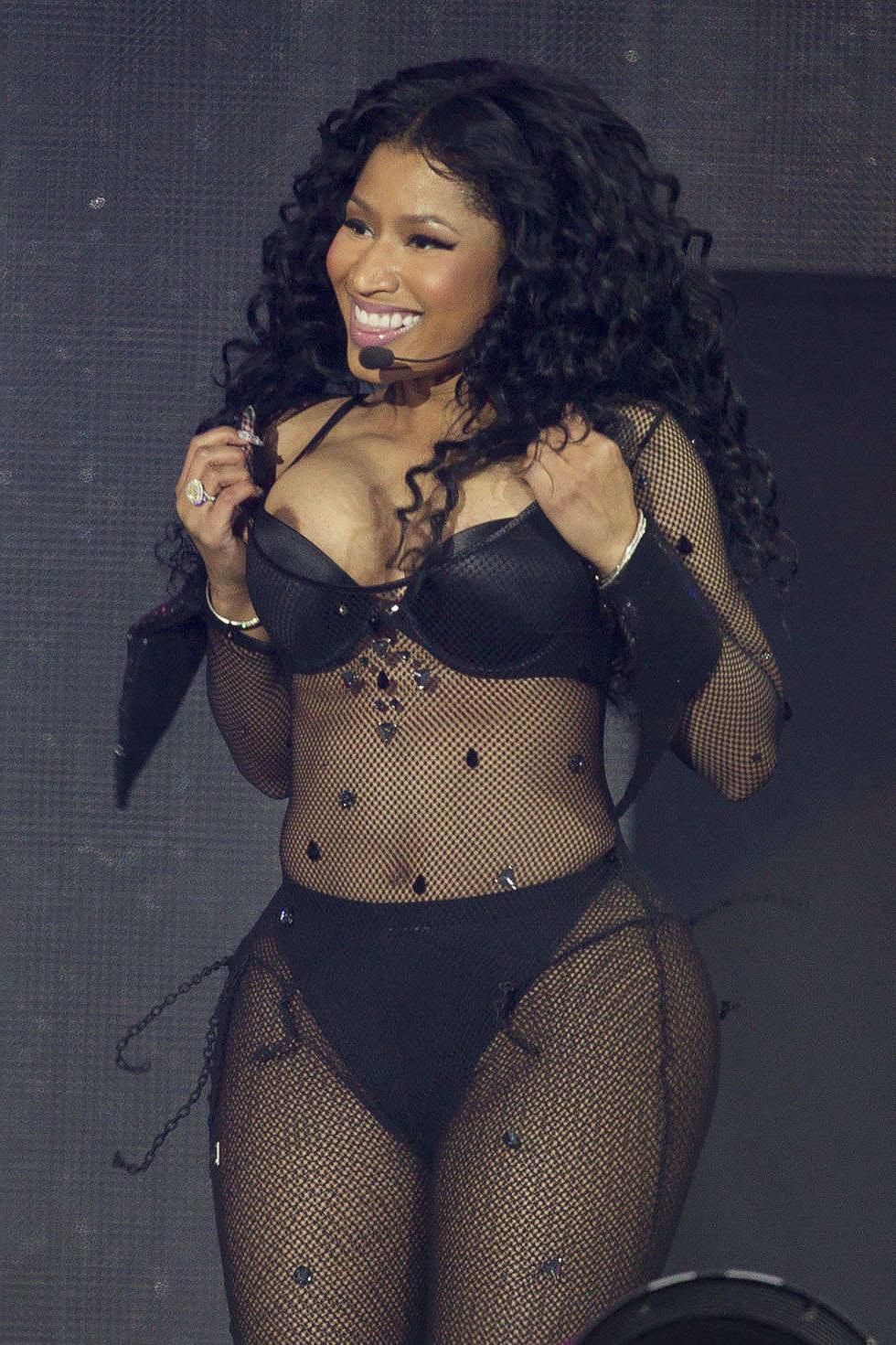 18P Just sexy uncensored celebrity nip slips pics
