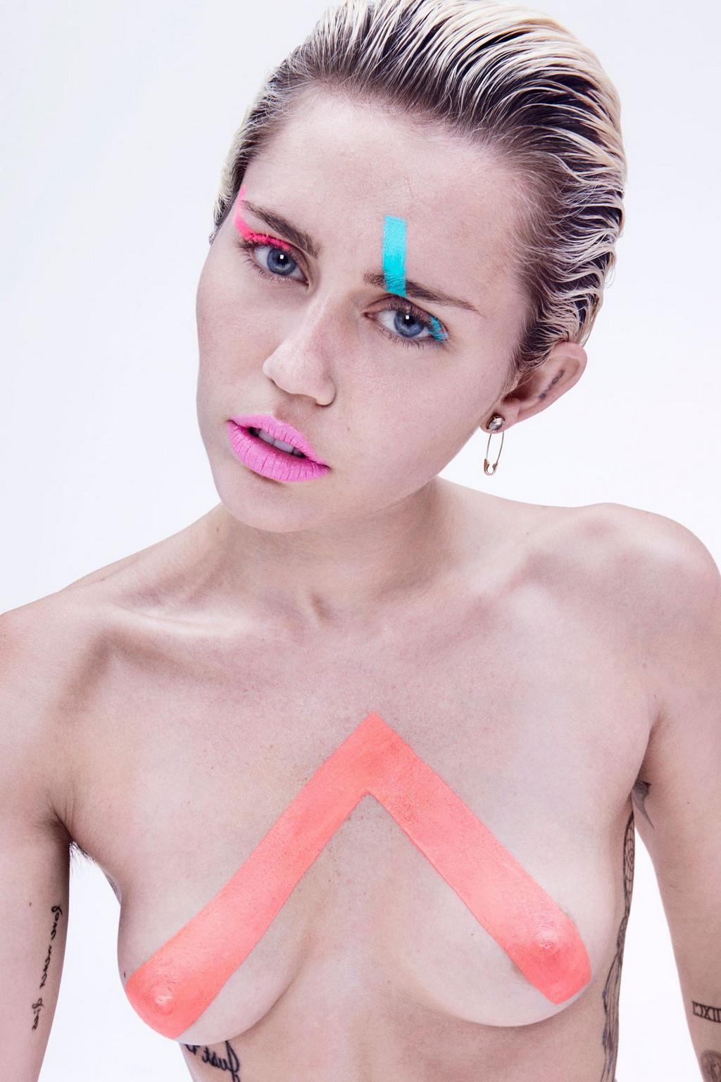 16P Miley Cyrus showing off her bare boobs and pussy