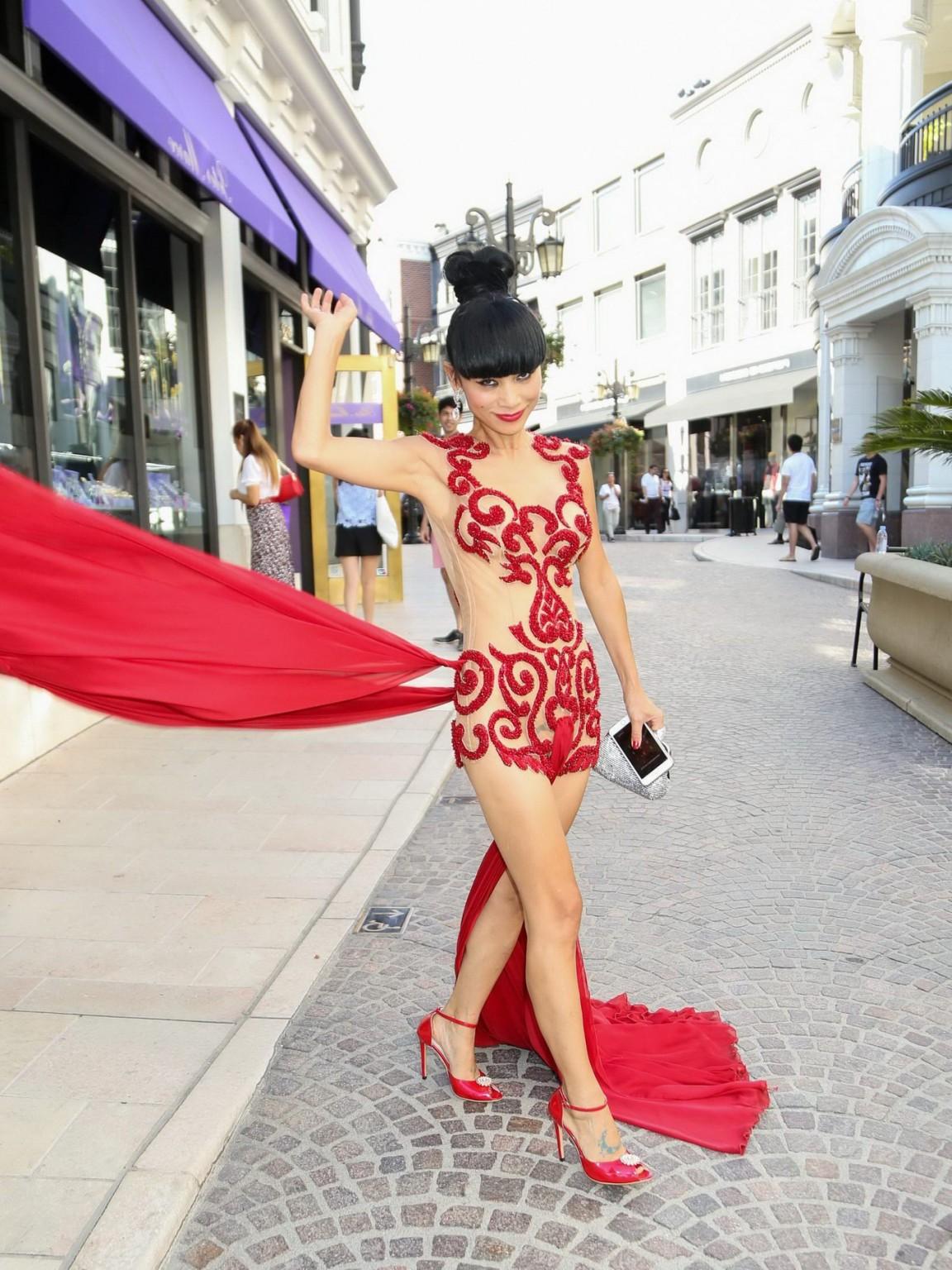 16P Bai Ling seethru showing boobs and hairy pussy outdoor