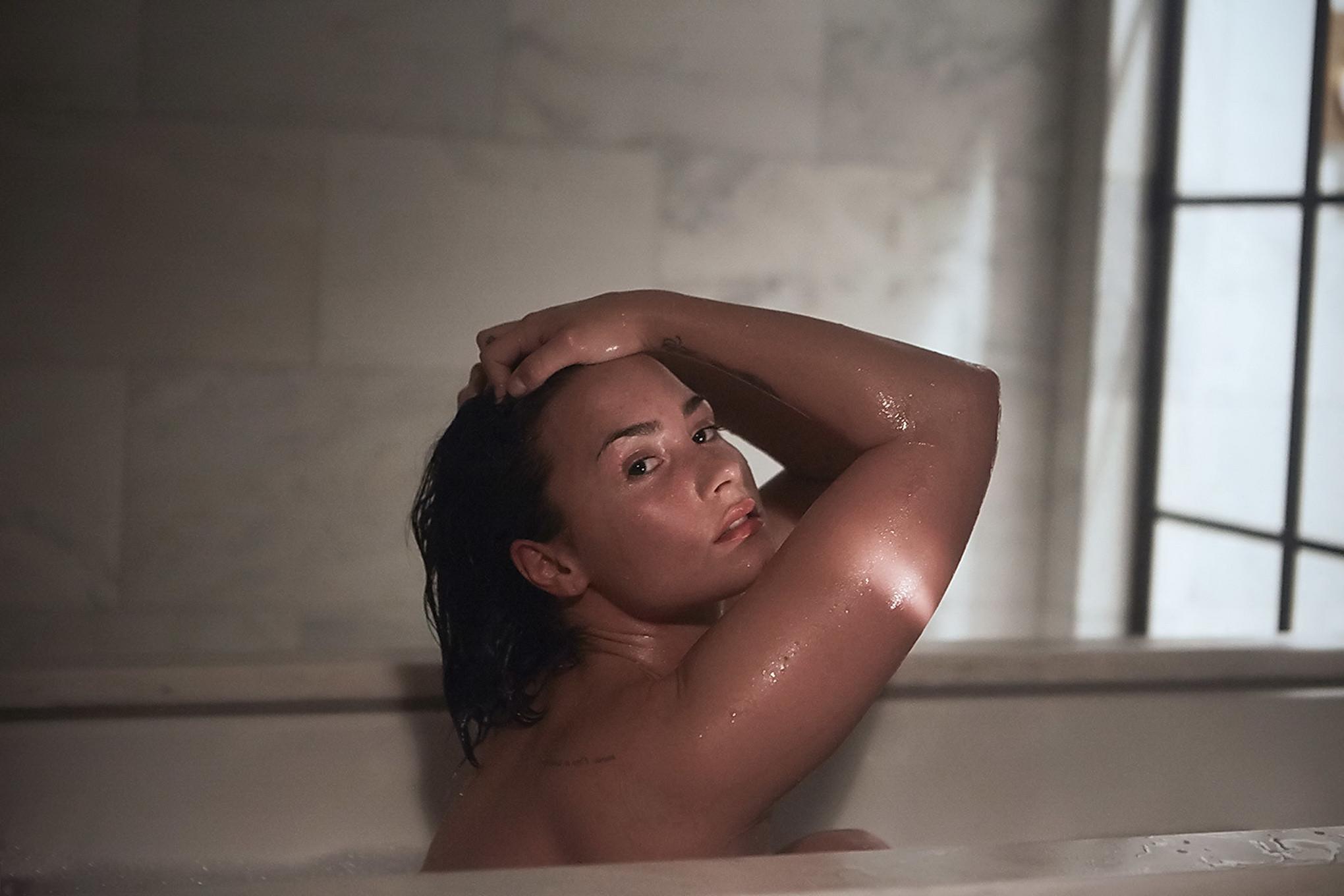 16P Demi Lovato fully naked showing ass hole