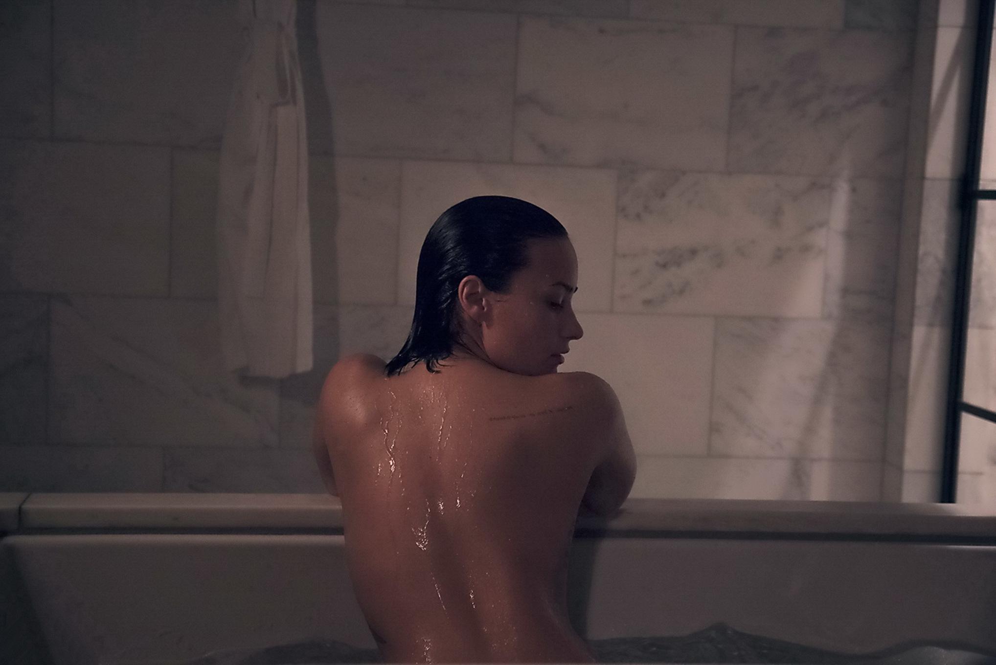 16P Demi Lovato fully naked showing ass hole