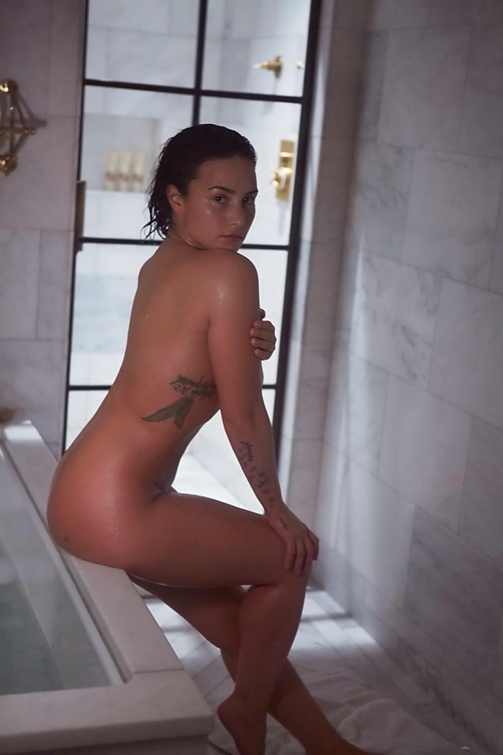 16P Demi Lovato fully naked showing ass hole