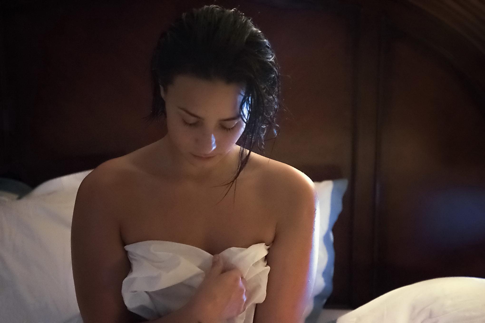 16P Demi Lovato fully naked showing ass hole