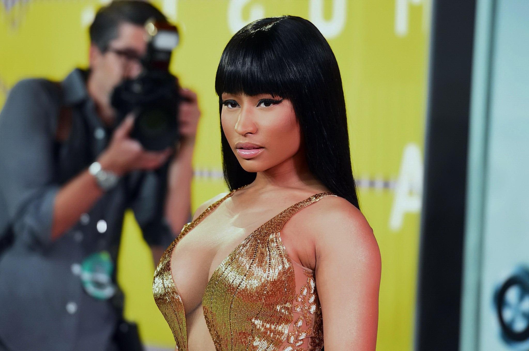 16P Nicki Minaj showing off her huge boobs for MTV