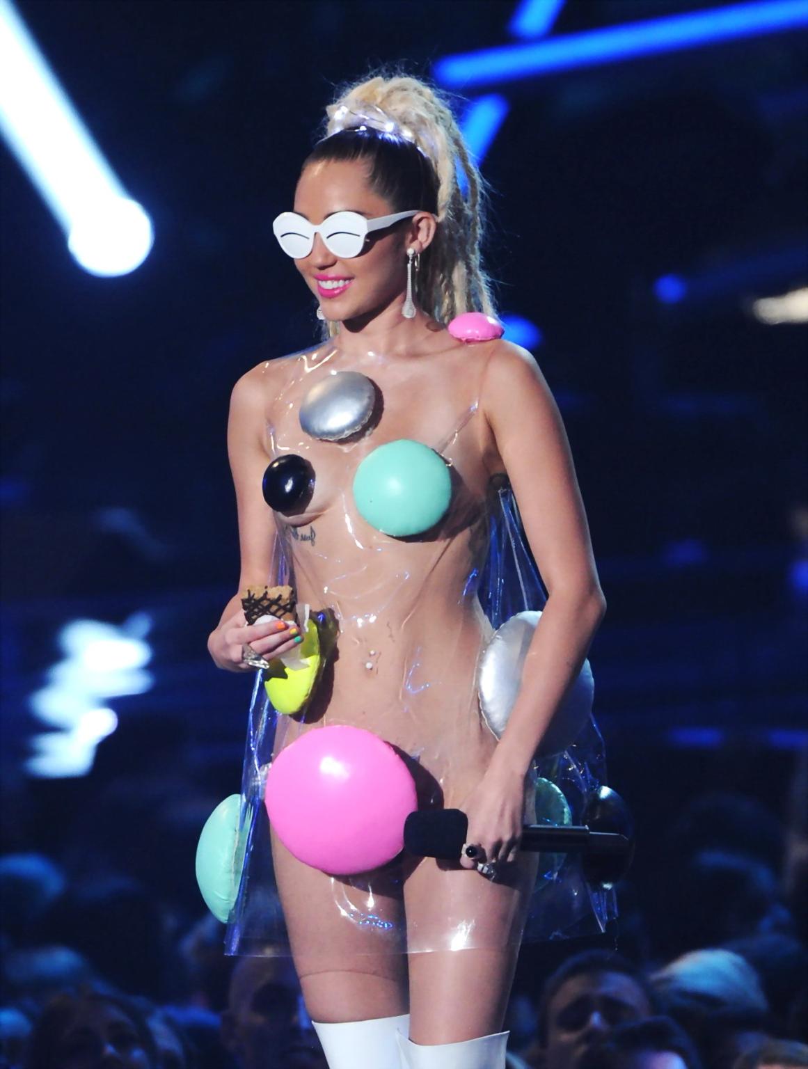 16P Miley Cyrus flashing her shaved pussy boobs and ass for MTV