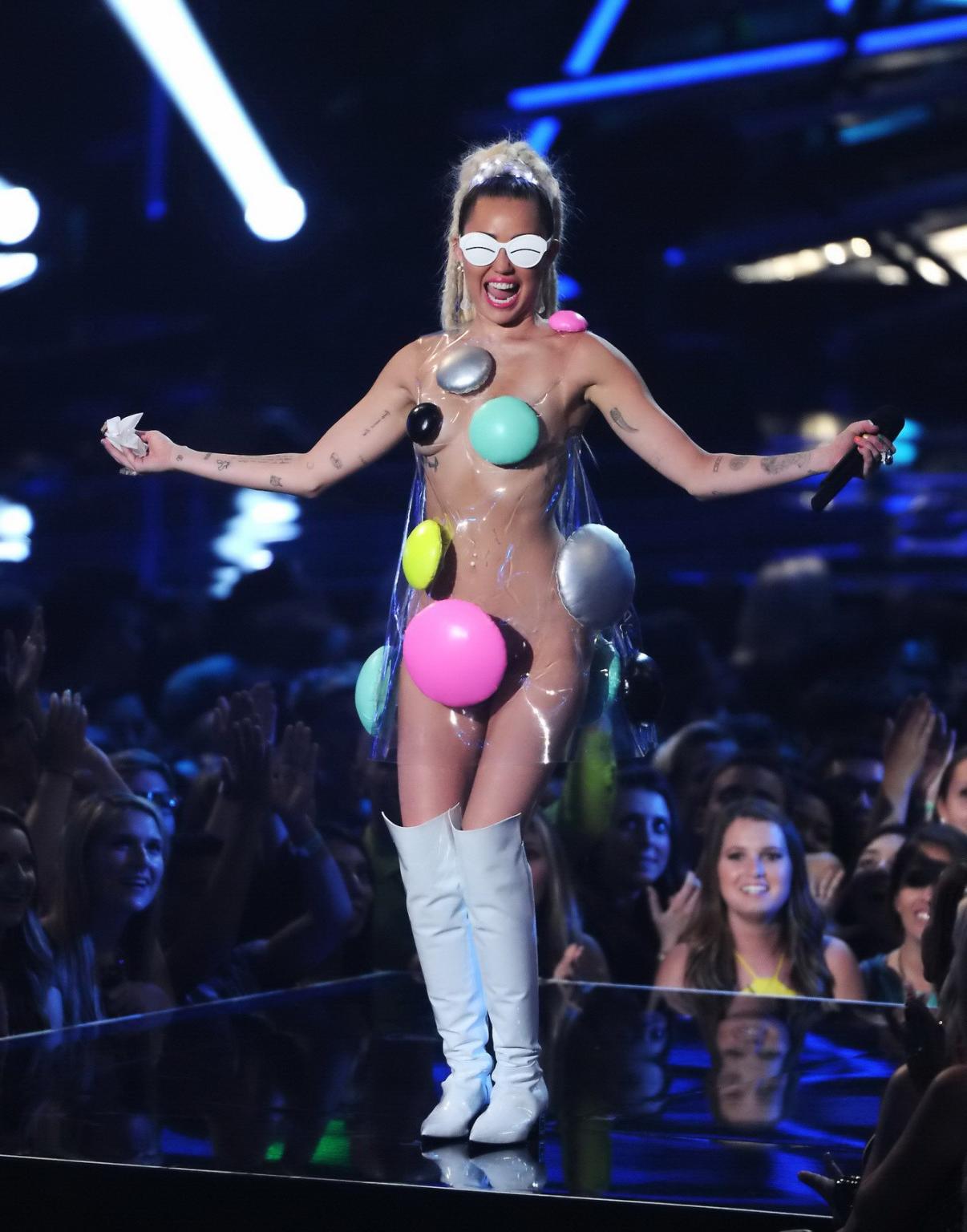 16P Miley Cyrus flashing her shaved pussy boobs and ass for MTV