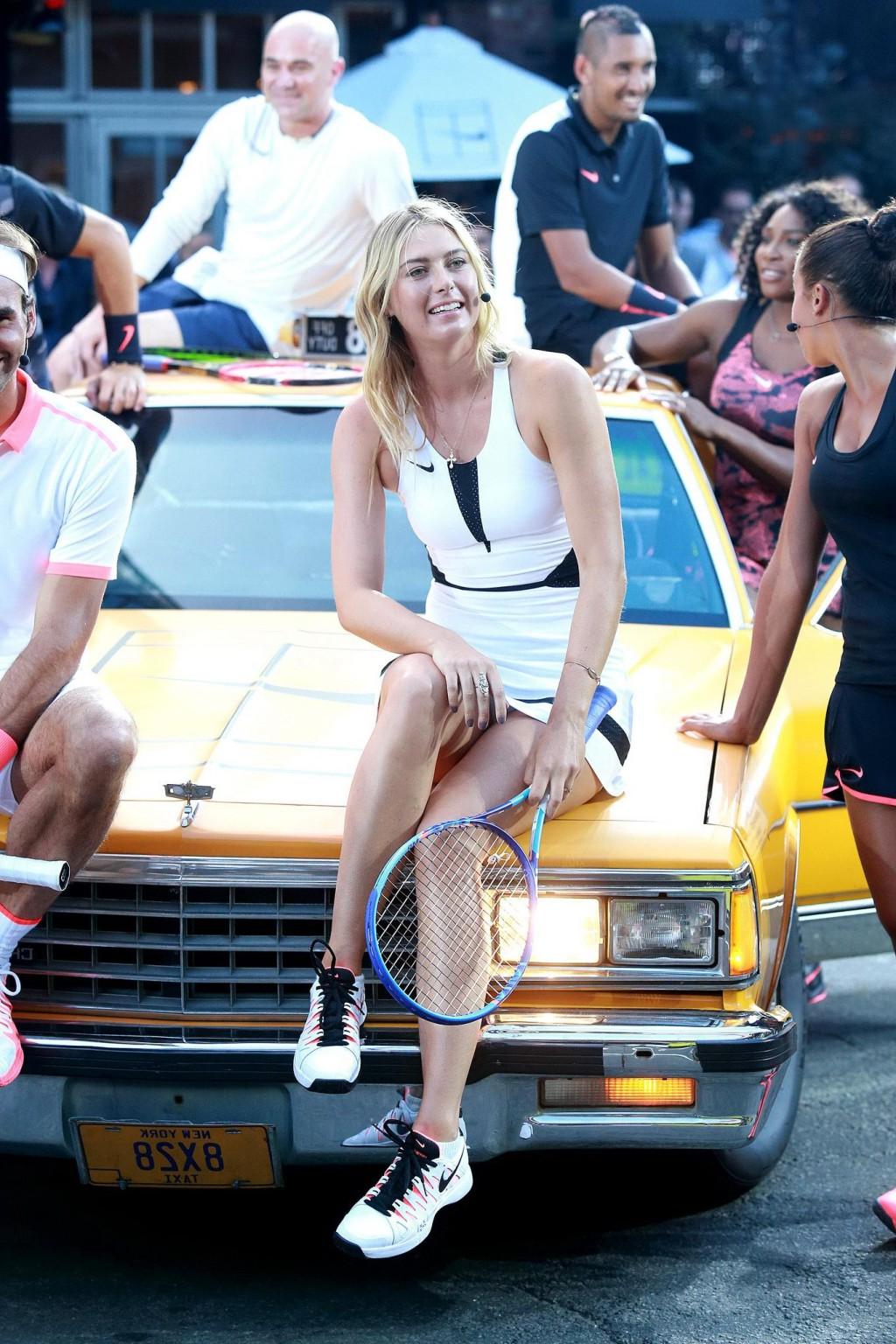 16P Maria Sharapova flashing her white panties