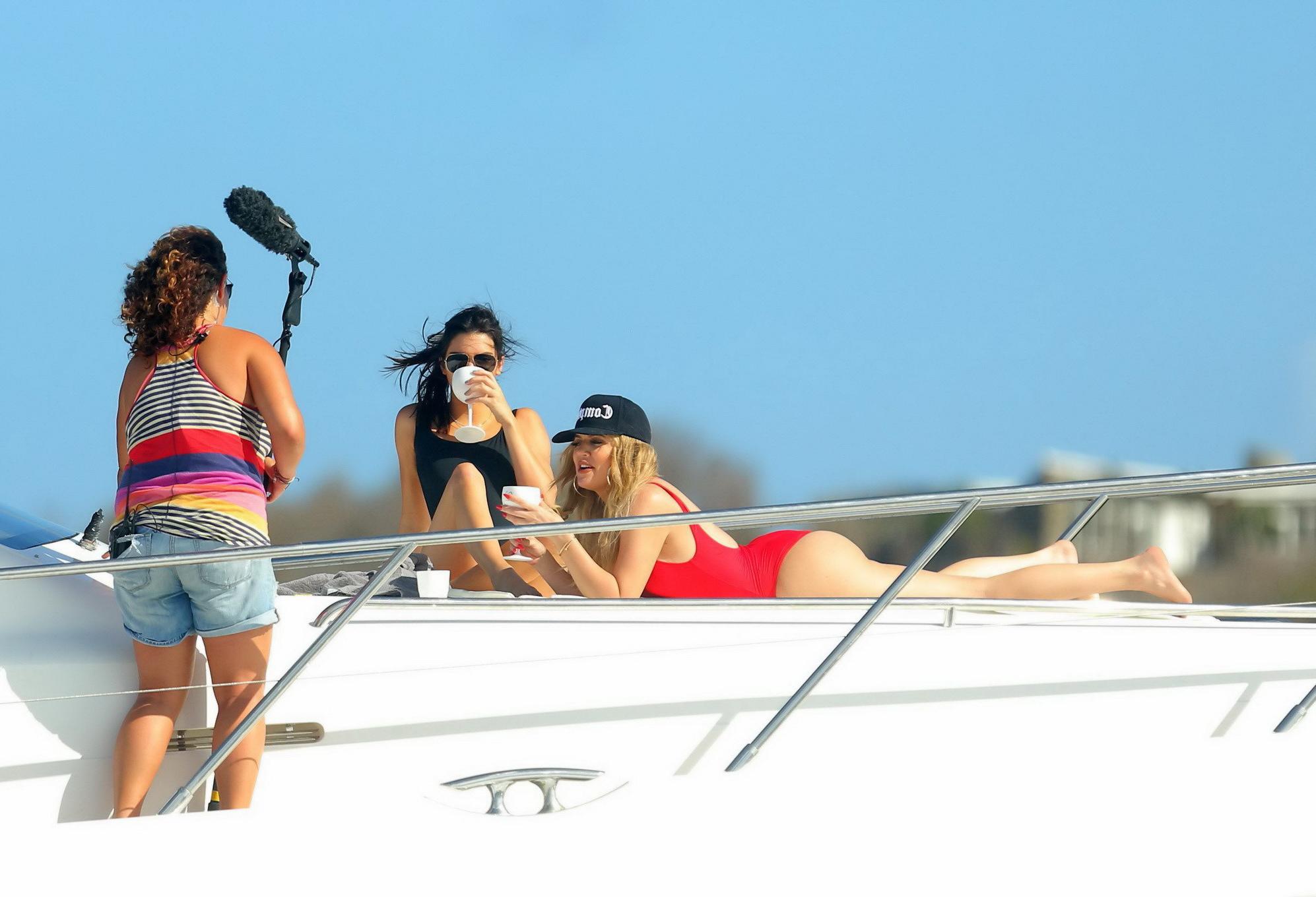 16P Khloe Kardashian and Kendall Jenner shows off bikini asses