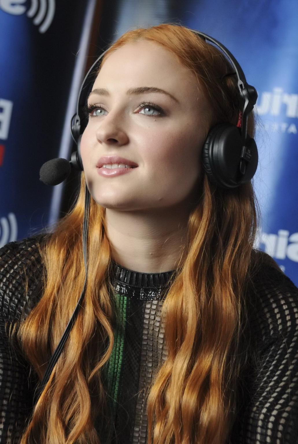 16P Sophie Turner see through showing boobs and pokies