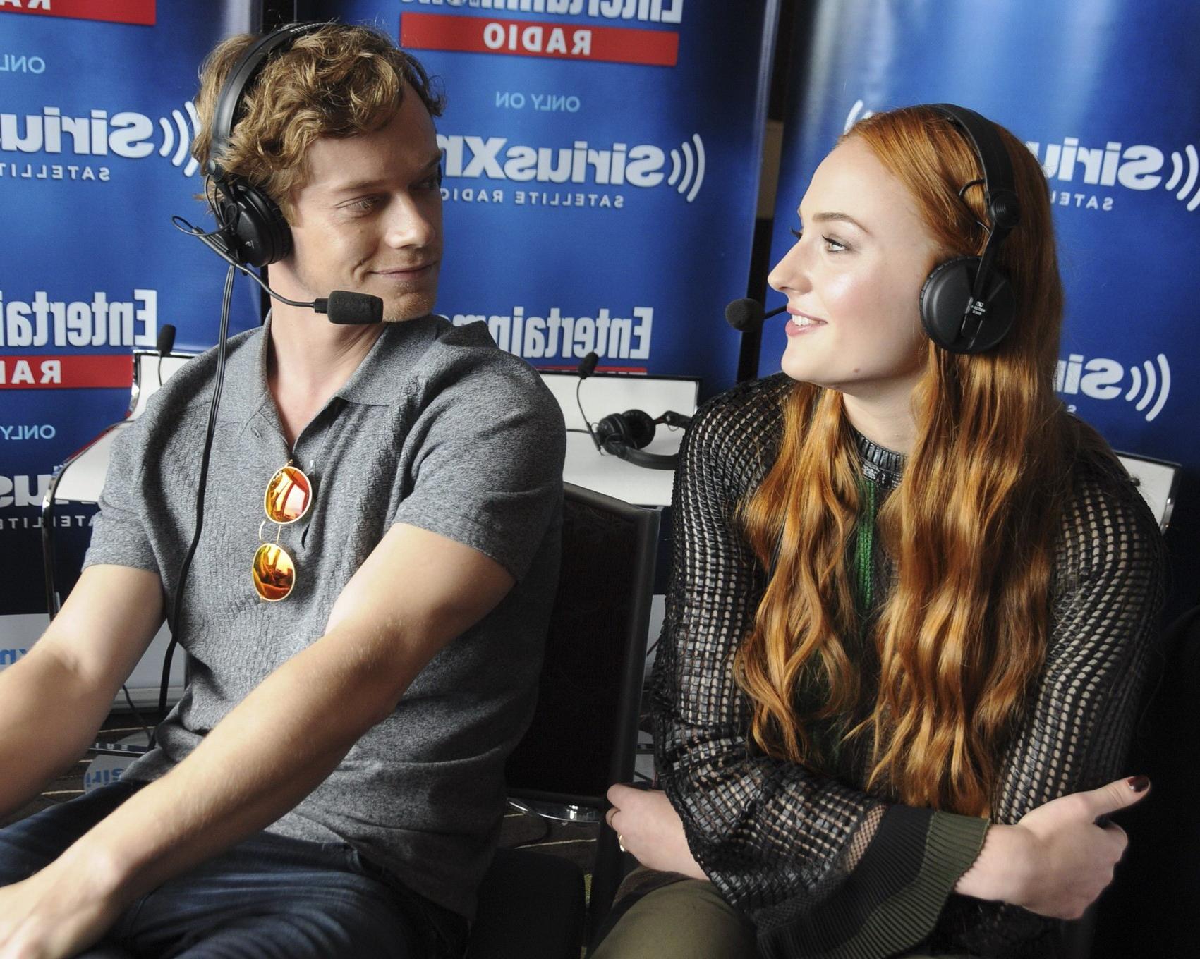 16P Sophie Turner see through showing boobs and pokies