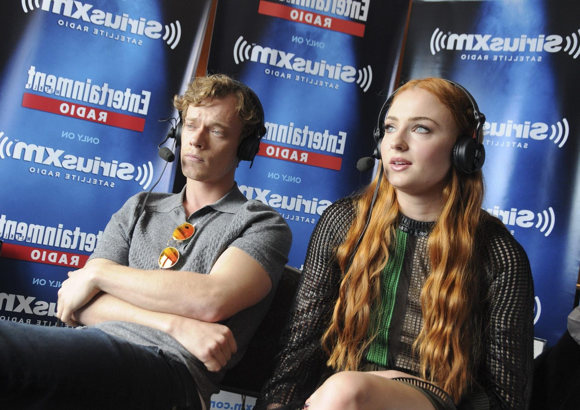 16P Sophie Turner see through showing boobs and pokies