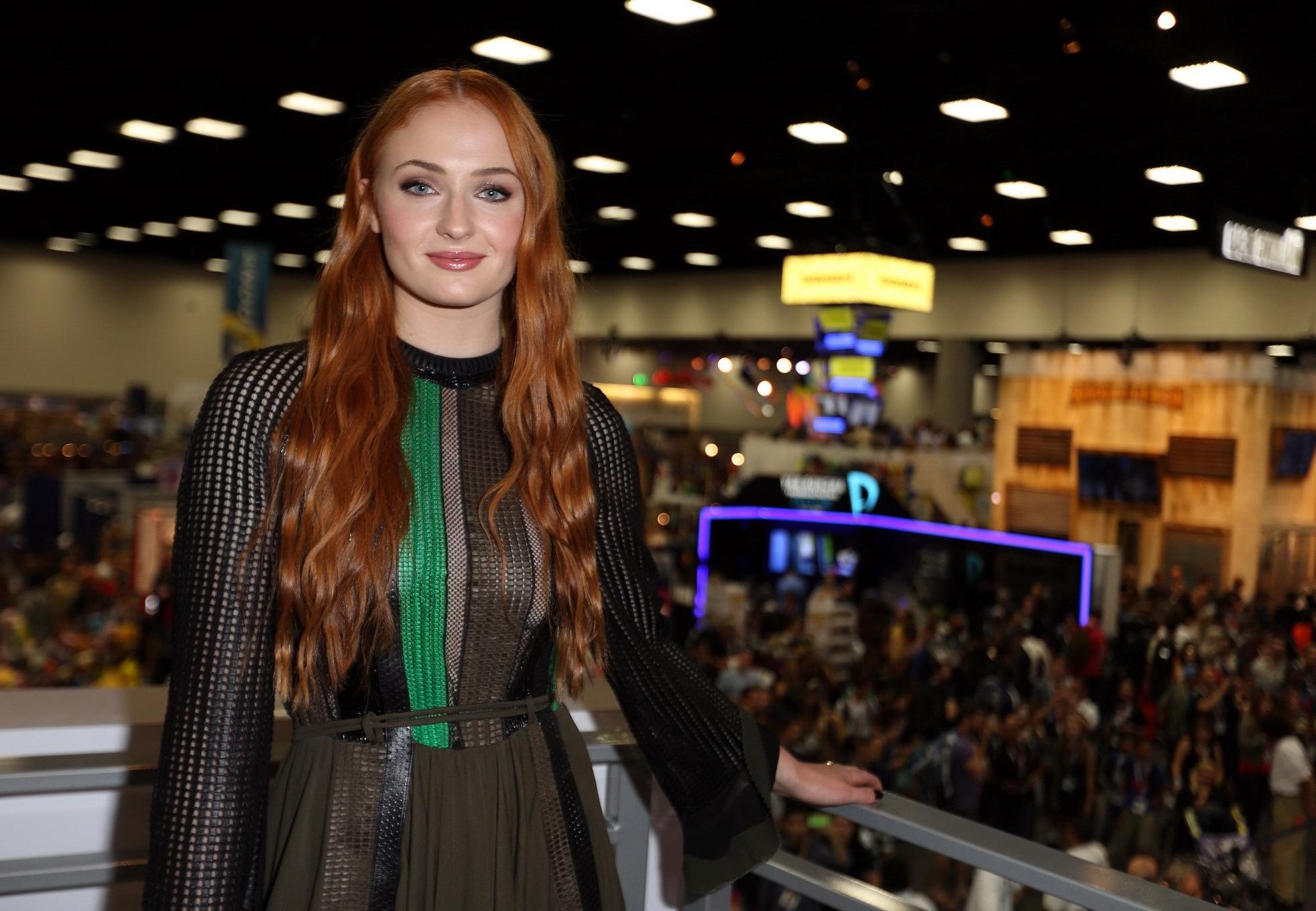 16P Sophie Turner see through showing boobs and pokies