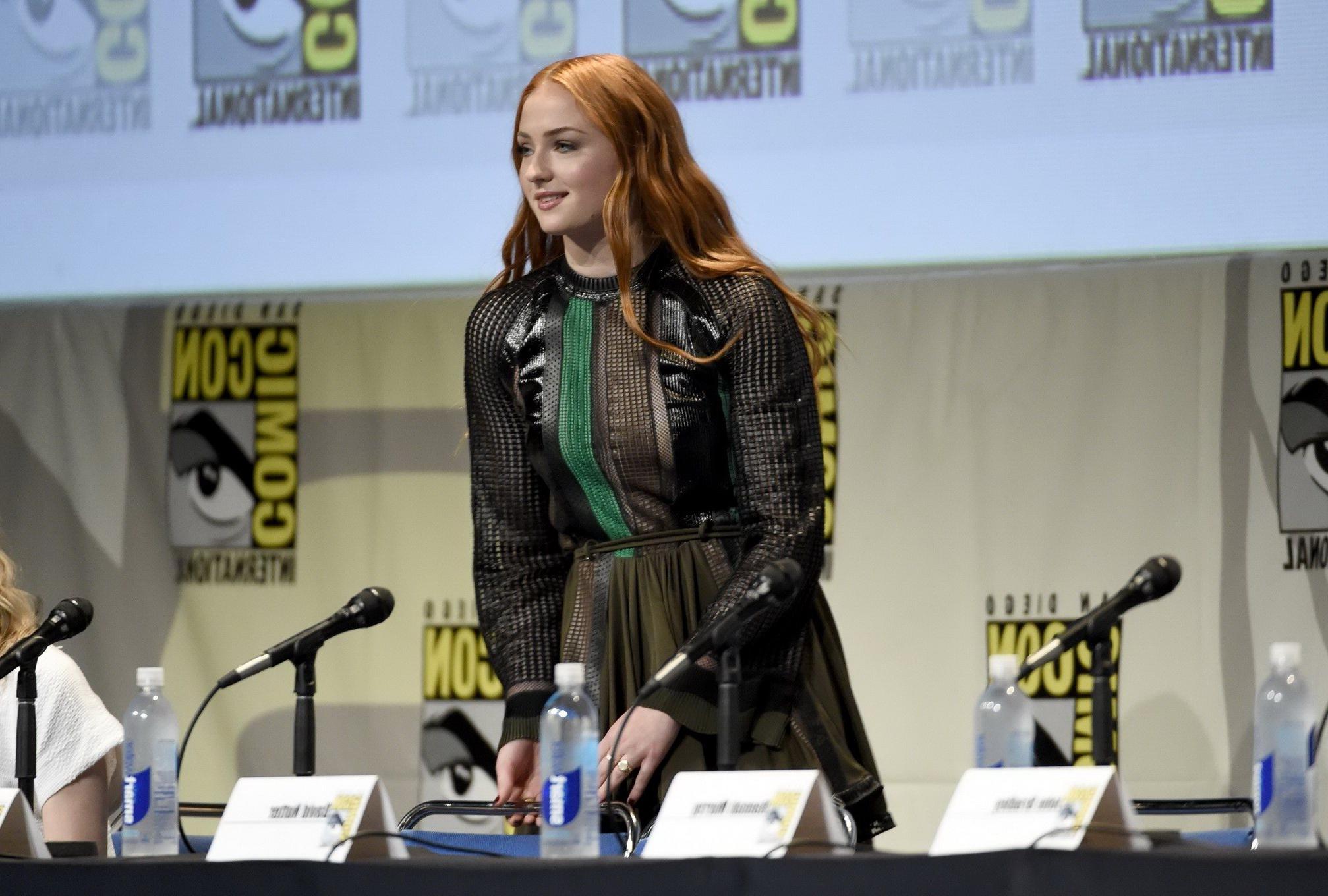 16P Sophie Turner see through showing boobs and pokies