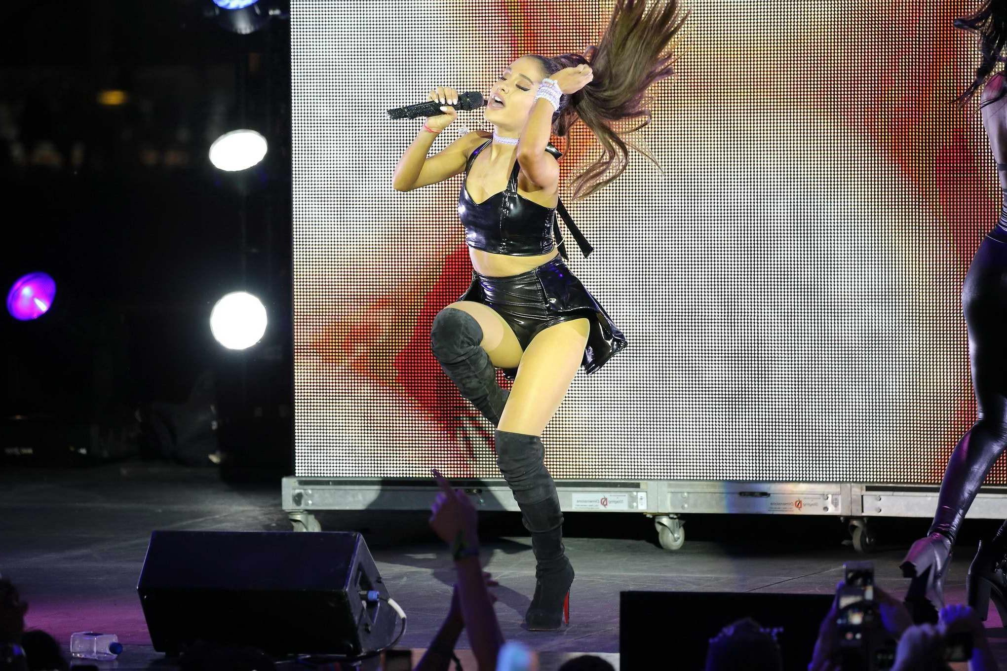 16P Ariana Grande downblouse on stage